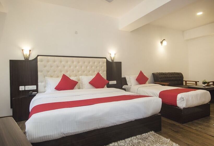 هتل Oyo 16637 Tiara Regency