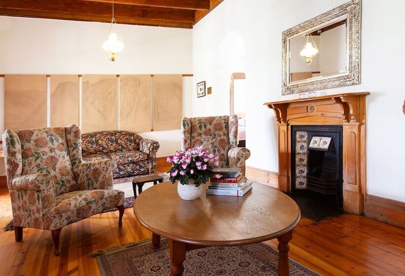 بنسيون The Habit Guesthouse