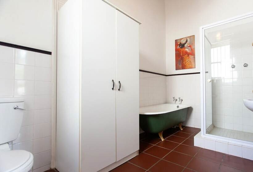 بنسيون The Habit Guesthouse