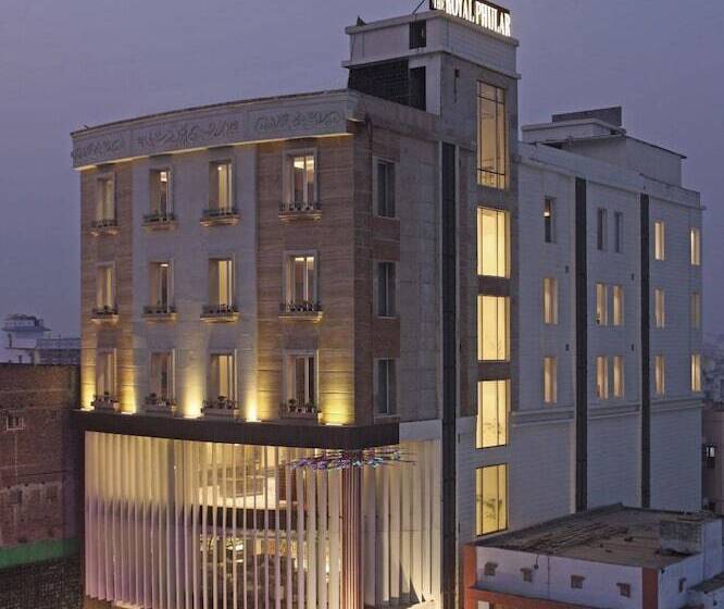 호텔 The Royal Phular