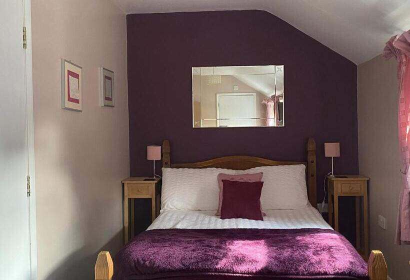 بنسيون White Heather Guest House