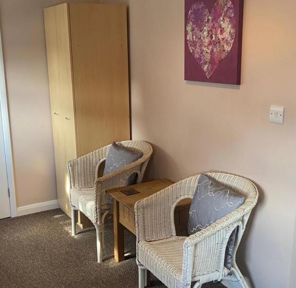 بنسيون White Heather Guest House