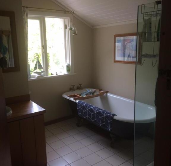 تختخواب و صبحانه Annandale Manor