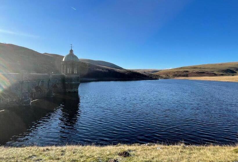 בית מלון כפרי Elan Valley