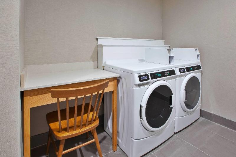 هتل Fairfield Inn & Suites By Marriott Flint Grand Blanc