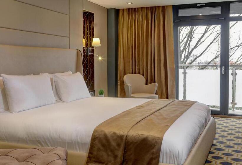 Putney Hotel; Bw Signature Collection