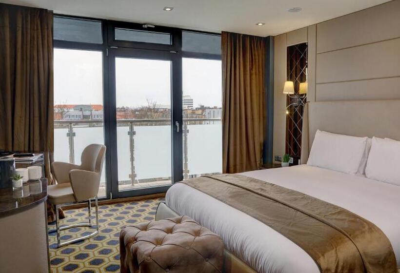 Putney Hotel; Bw Signature Collection