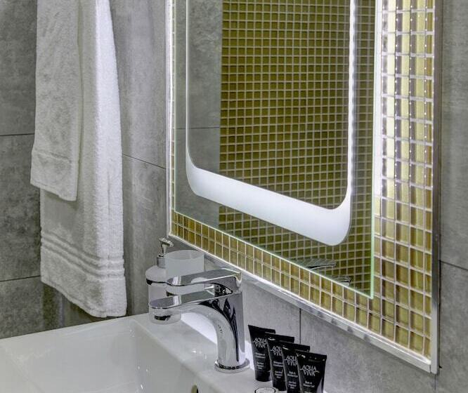 Putney Hotel; Bw Signature Collection