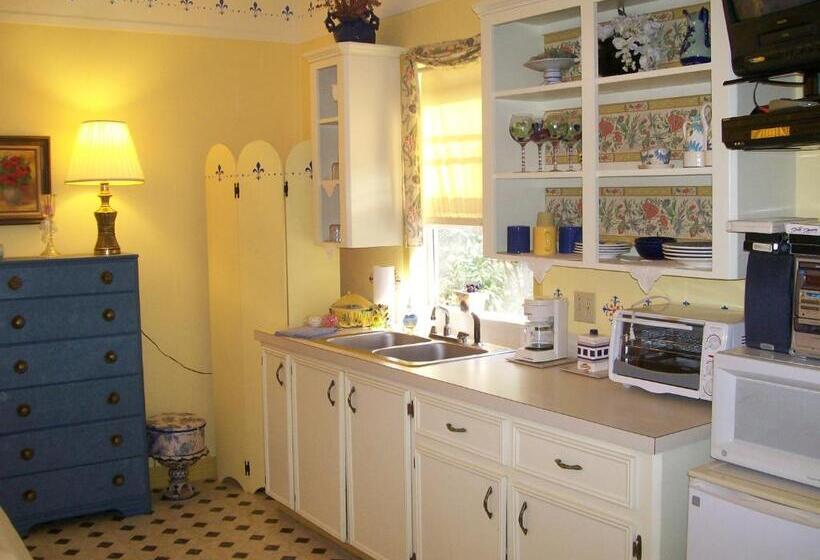 Kelumac Christmas Tree Farm B&b