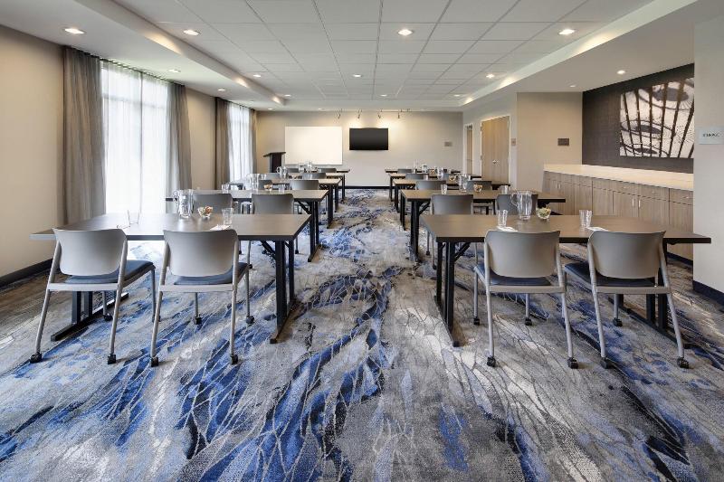 Отель Fairfield Inn & Suites By Marriott Tampa Wesley Chapel