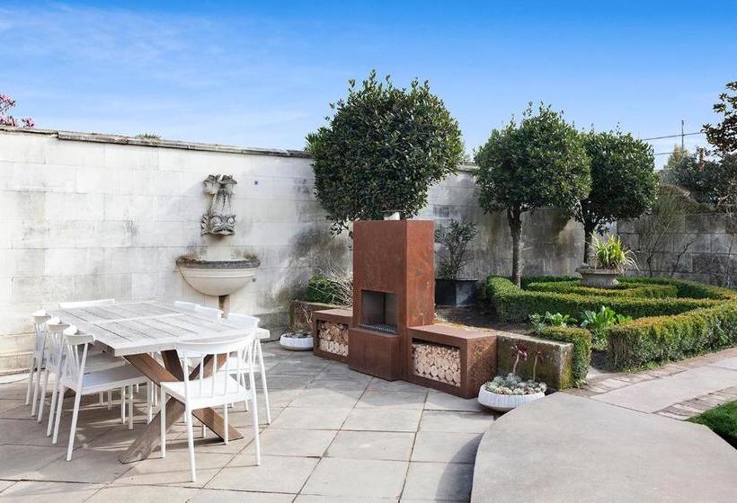 پانسیون The Britten Stables