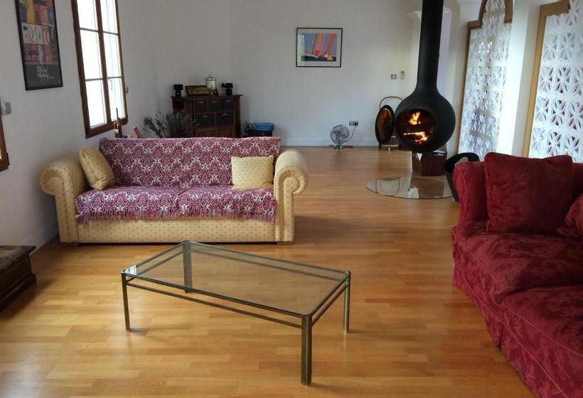 تختخواب و صبحانه La Villa Bolero