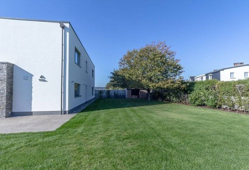 בית מלון כפרי Manava