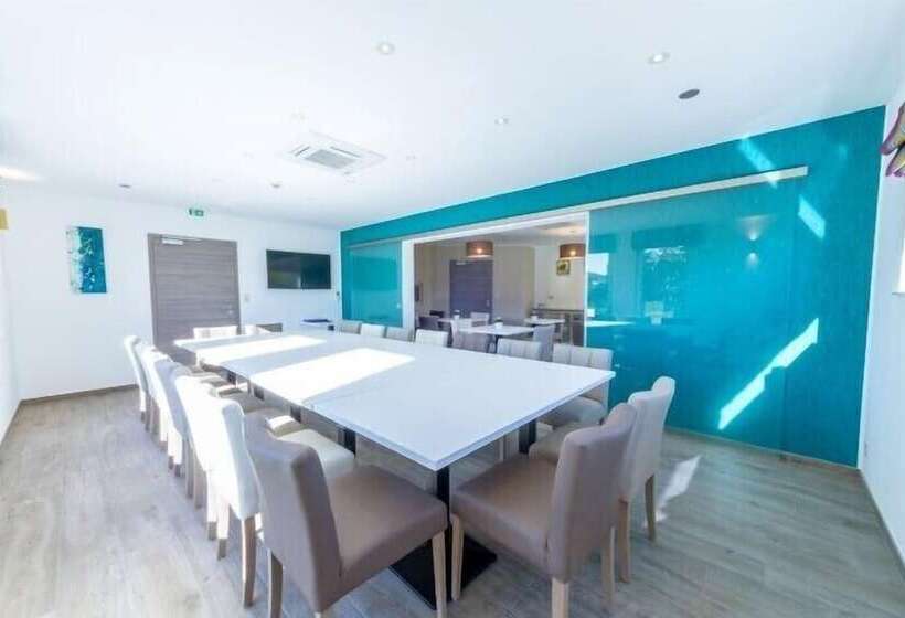 בית מלון כפרי Manava