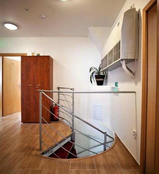 هاستل Penzion U Pidly