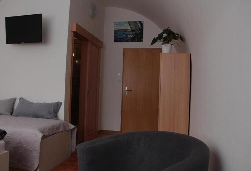 هاستل Penzion U Pidly