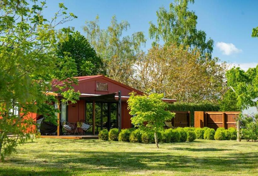 تختخواب و صبحانه River Road Retreat