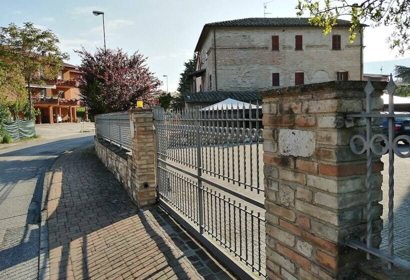 فندق Locanda Giustini