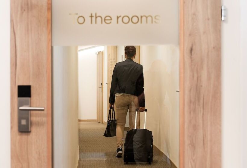 Отель Vaduzerhof By B Smart