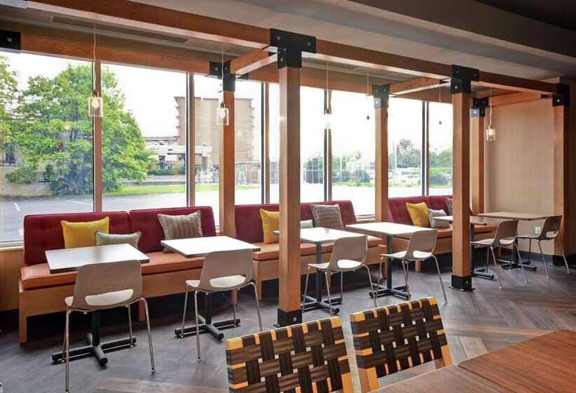 בית מלון כפרי Tru By Hilton Louisville Airport