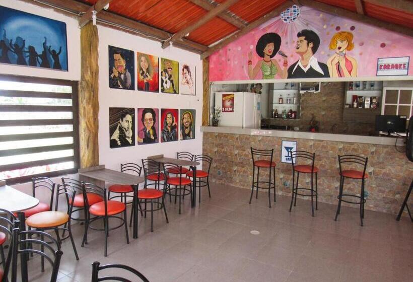 هتل Hosteria B Y B