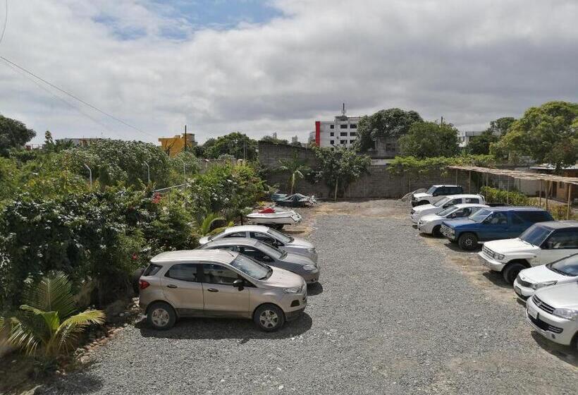 هتل Hosteria B Y B