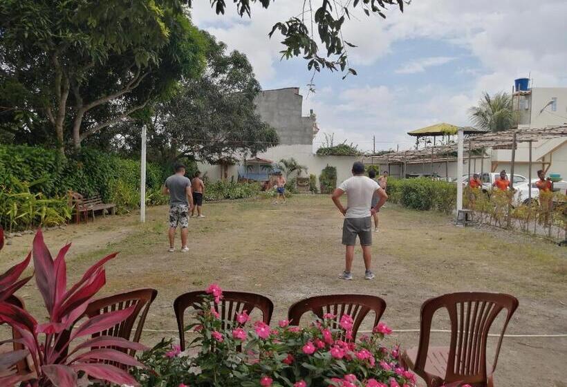 هتل Hosteria B Y B