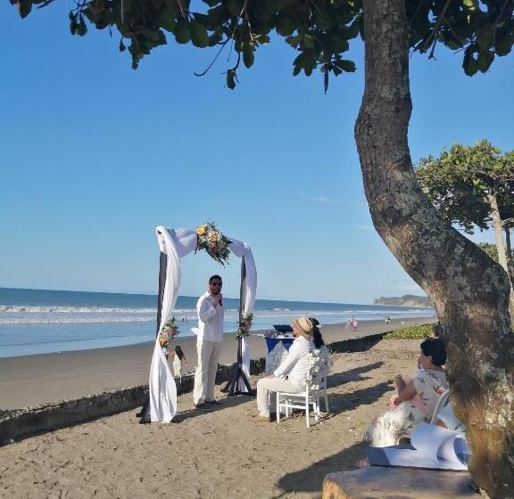 هتل Hosteria B Y B