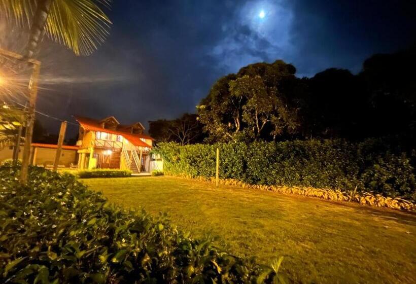 هتل Hosteria B Y B