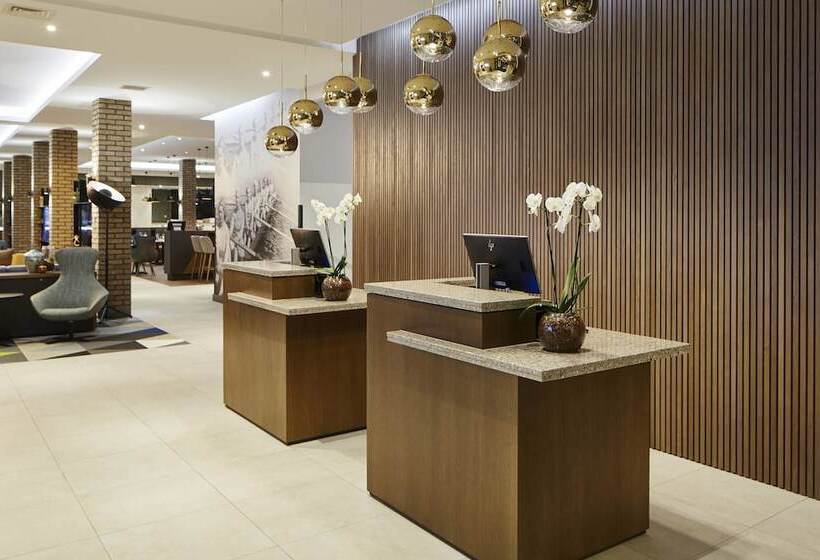 בית מלון כפרי Courtyard By Marriott Oxford South