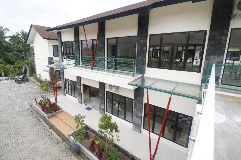 هتل Reddoorz Plus Near Kualanamu Airport