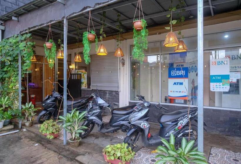 پانسیون Reddoorz Near Jalan Wolter Monginsidi Manado