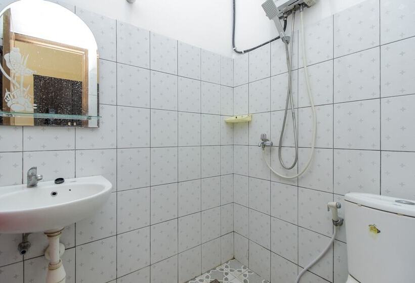 پانسیون Reddoorz Near Jalan Wolter Monginsidi Manado