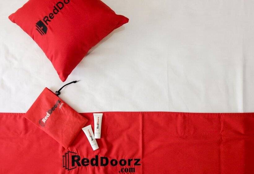 پانسیون Reddoorz Near Jalan Wolter Monginsidi Manado