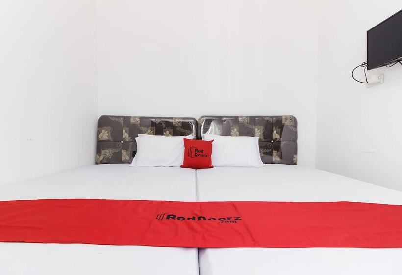 پانسیون Reddoorz Near Sam Ratulangi Airport Manado