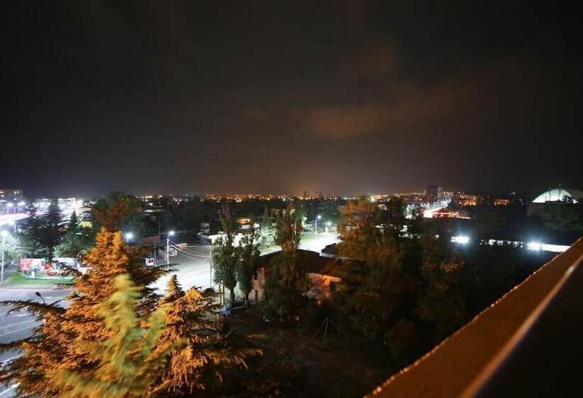 پانسیون West Tower