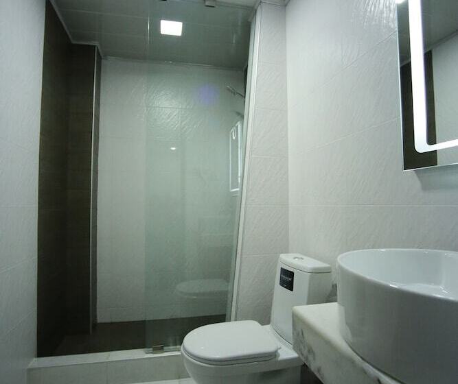 پانسیون West Tower