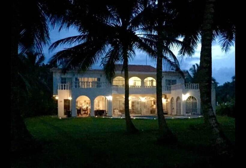 Baoba Breeze Bed & Breakfast  Beachfront Paradise