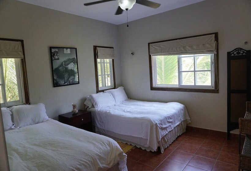 Baoba Breeze Bed & Breakfast  Beachfront Paradise