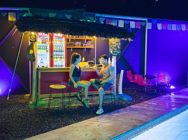 پانسیون Hostel Trip Monkey San Gil