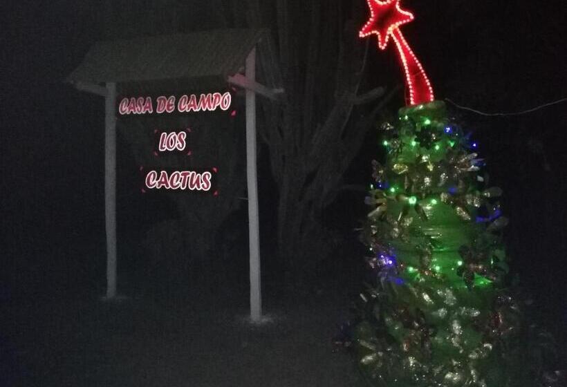 هتل Alojamiento Casa De Campo Los Cactus
