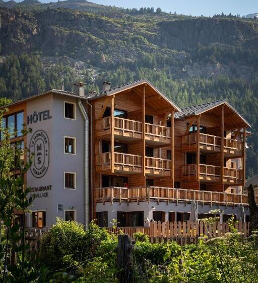 ホテル Hôtel Restaurant Le Monêtier