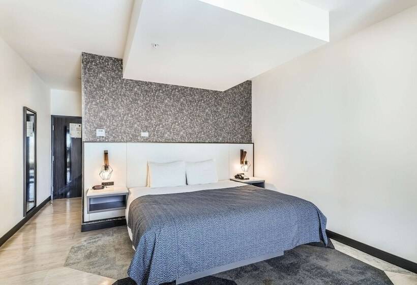 Hy Lo Hotel, Ascend Hotel Collection