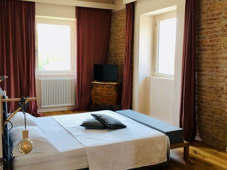 פנסיון Domaine Isaure