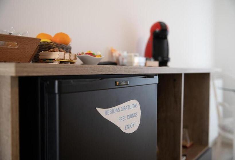 پانسیون Hostal Puente De Hierro