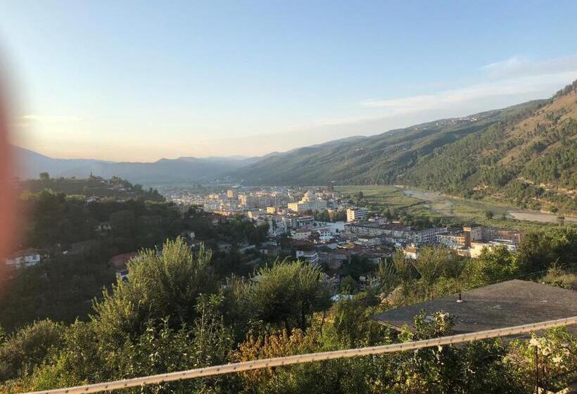 تختخواب و صبحانه Guest House Xhuljon