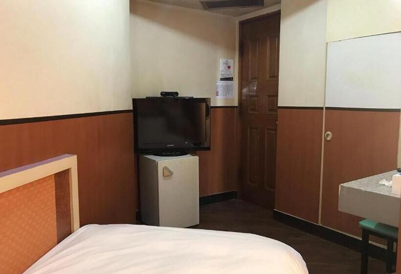 هاستل Huang Kai