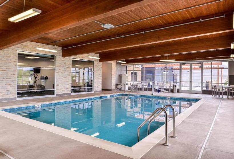 هتل Country Inn & Suites By Radisson, Ft. Atkinson, Wi