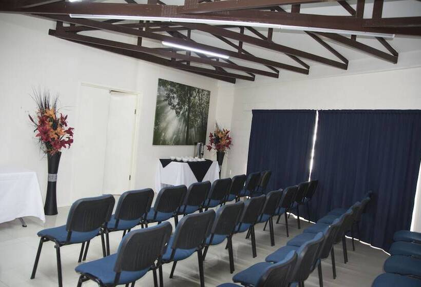 هتل The White House