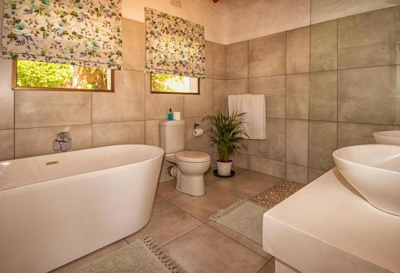 تختخواب و صبحانه Sea Whisper Guest House And Self Catering